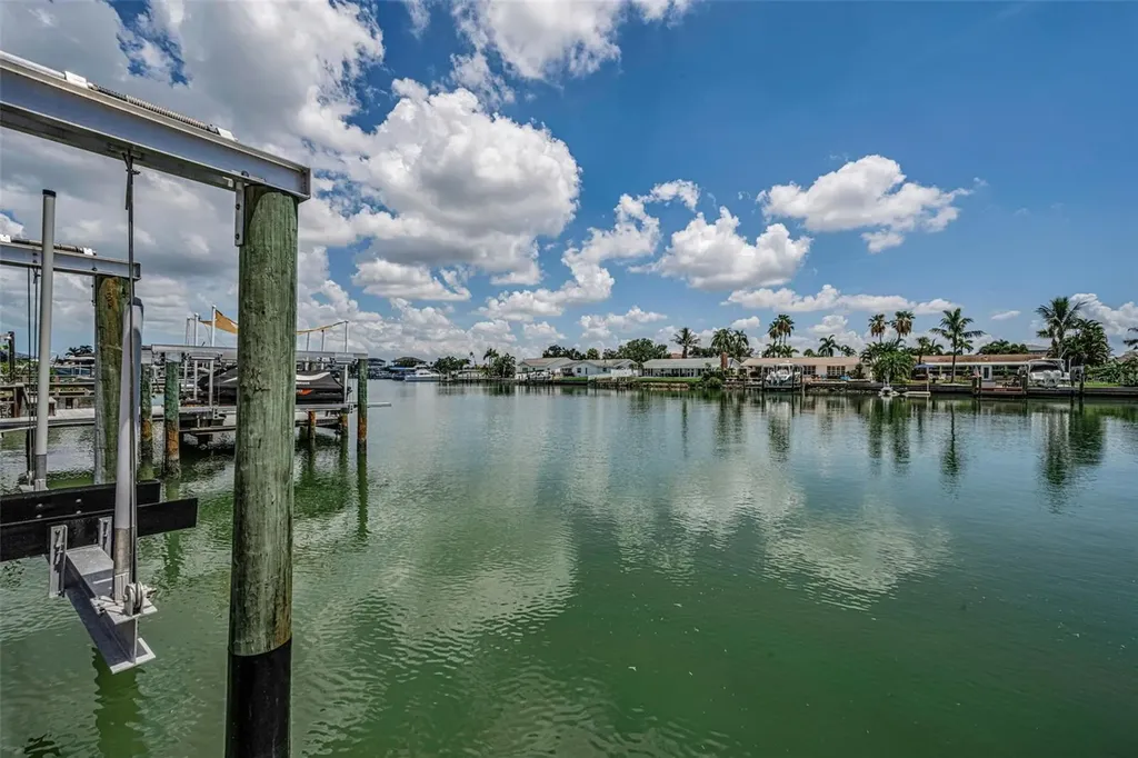 7901 10th Avenue S St Petersburg FL 33707