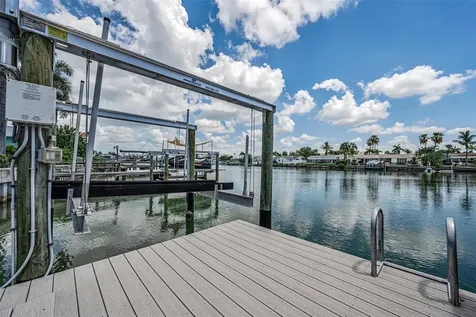 7901 10th Avenue S St Petersburg FL 33707