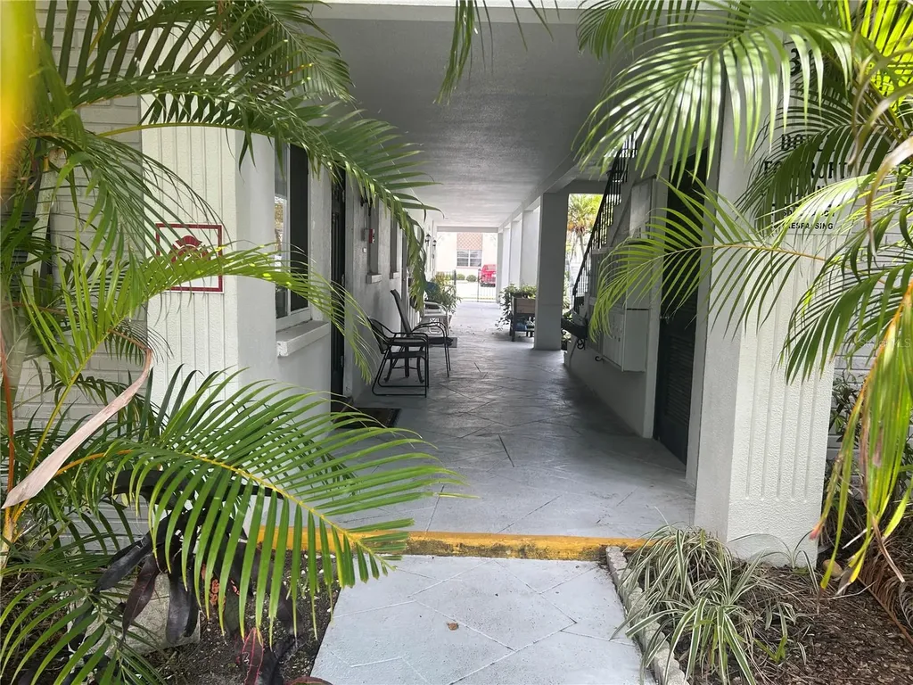 300 35th Avenue N St Petersburg FL 33704