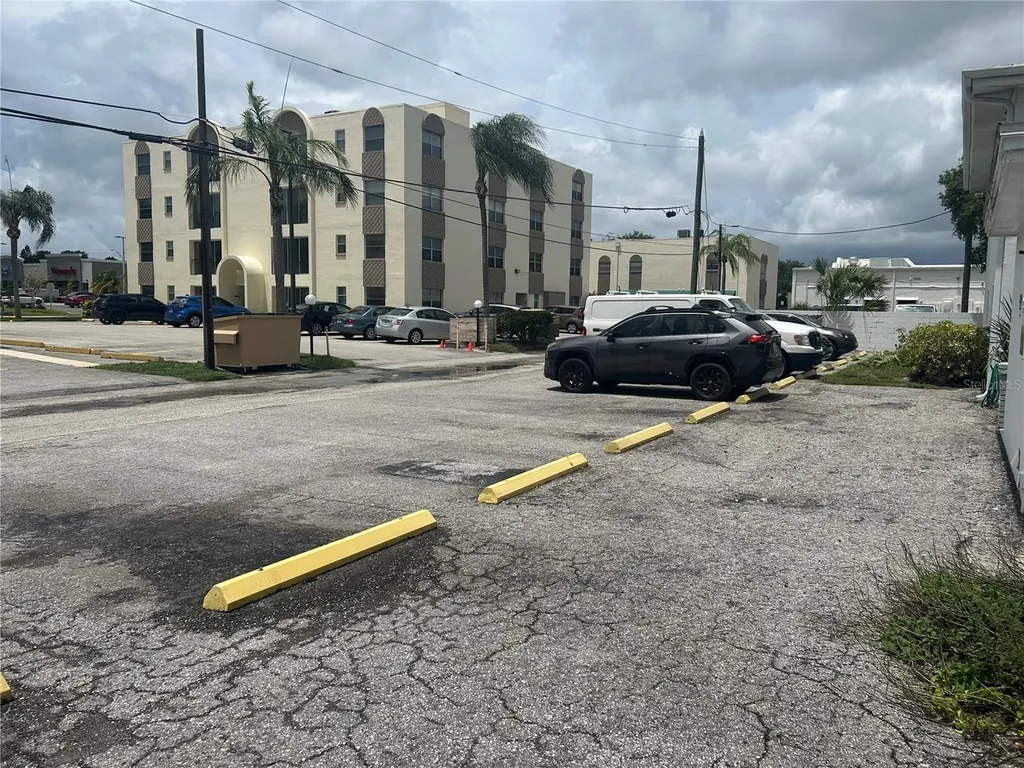300 35th Avenue N St Petersburg FL 33704