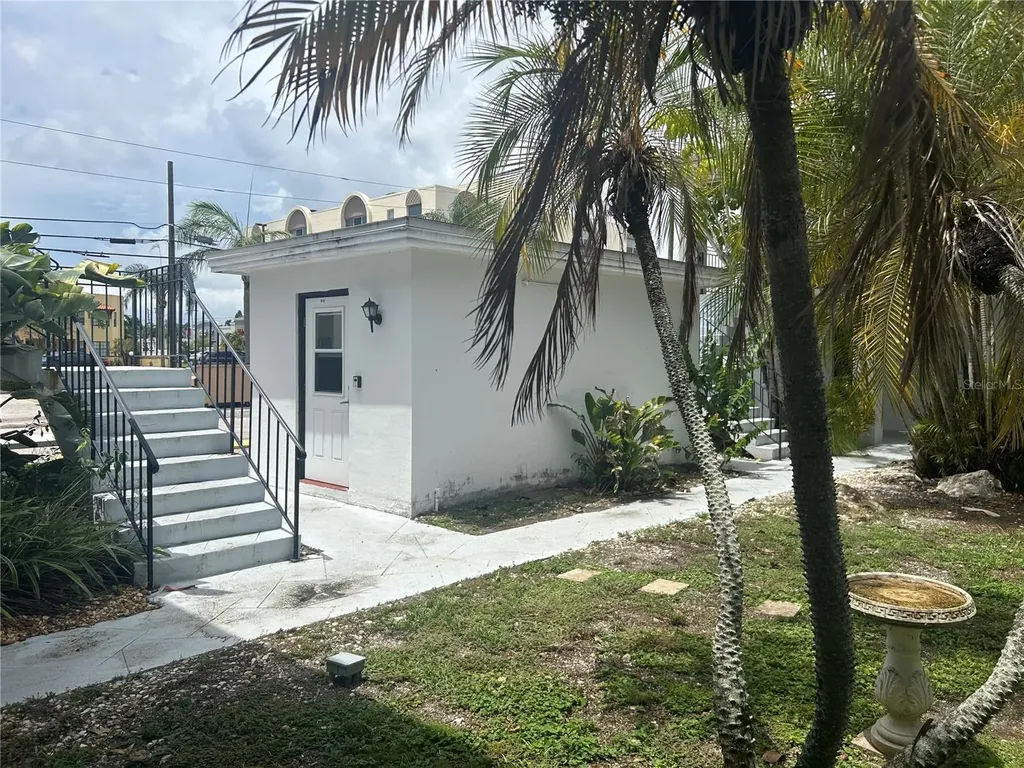 300 35th Avenue N St Petersburg FL 33704
