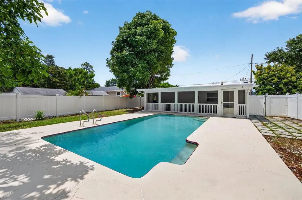 6172 59th Place N St Petersburg FL 33709