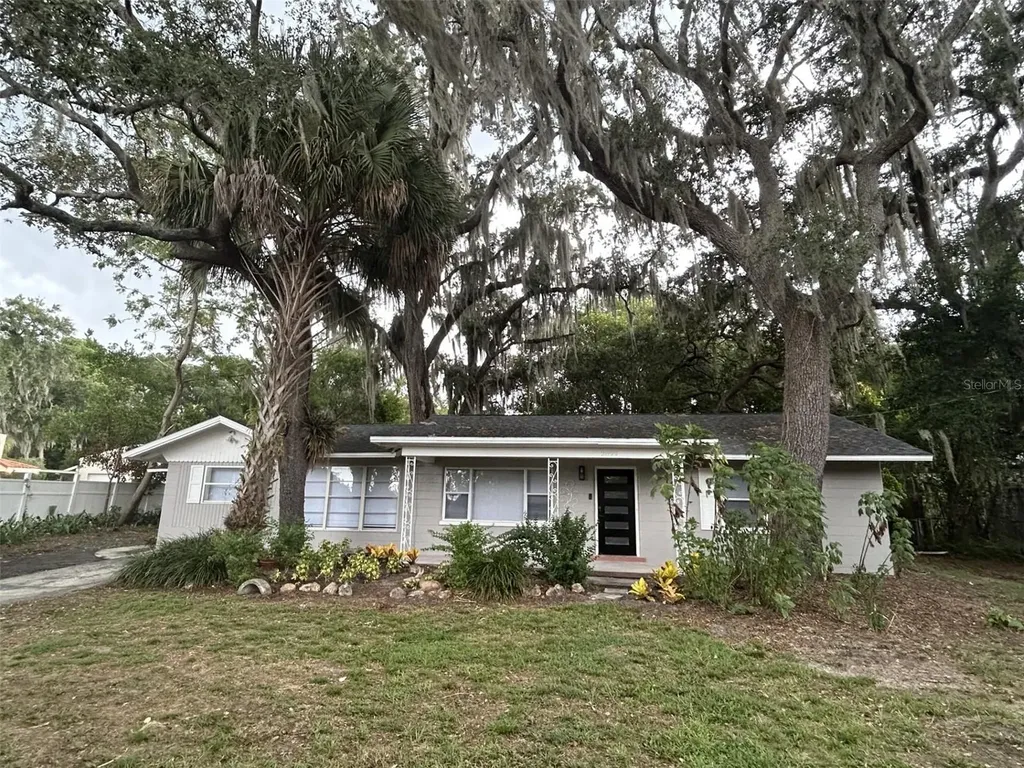 2899 E Crooked Lake Drive Eustis FL 32726