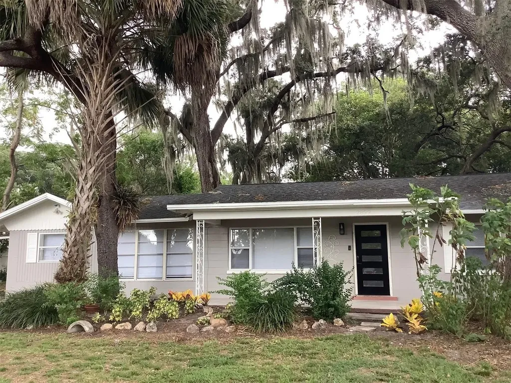 2899 E Crooked Lake Drive Eustis FL 32726