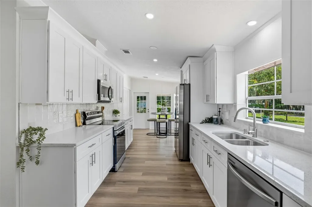 5005 Sugar Oak Lane Dover FL 33527