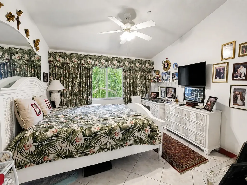 8294 Key Royal Circle Naples FL 34119
