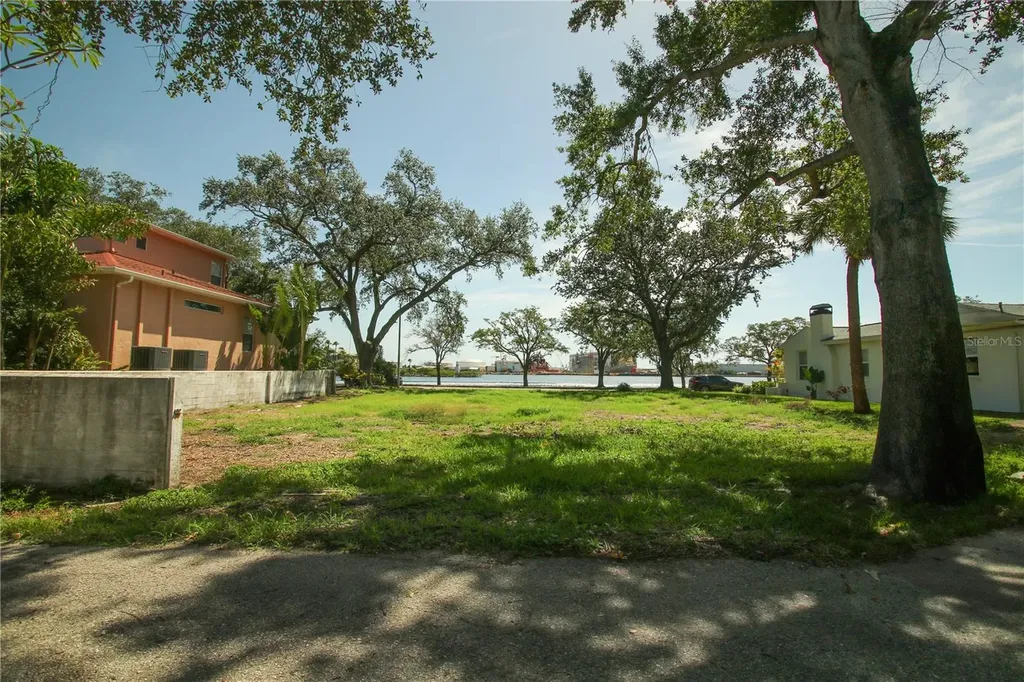424 Channel Drive Tampa FL 33606