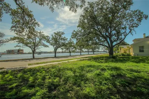 424 Channel Drive Tampa FL 33606