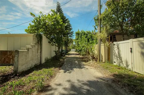 424 Channel Drive Tampa FL 33606