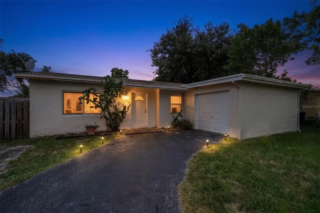 405 SW 77th Avenue North Lauderdale FL 33068