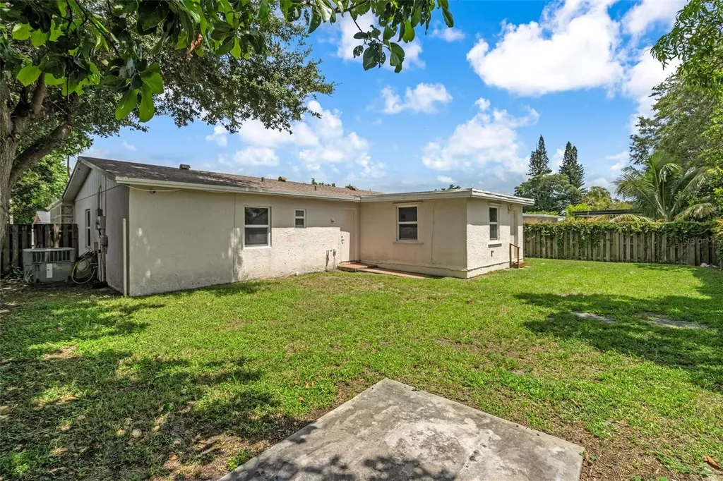 405 SW 77th Avenue North Lauderdale FL 33068