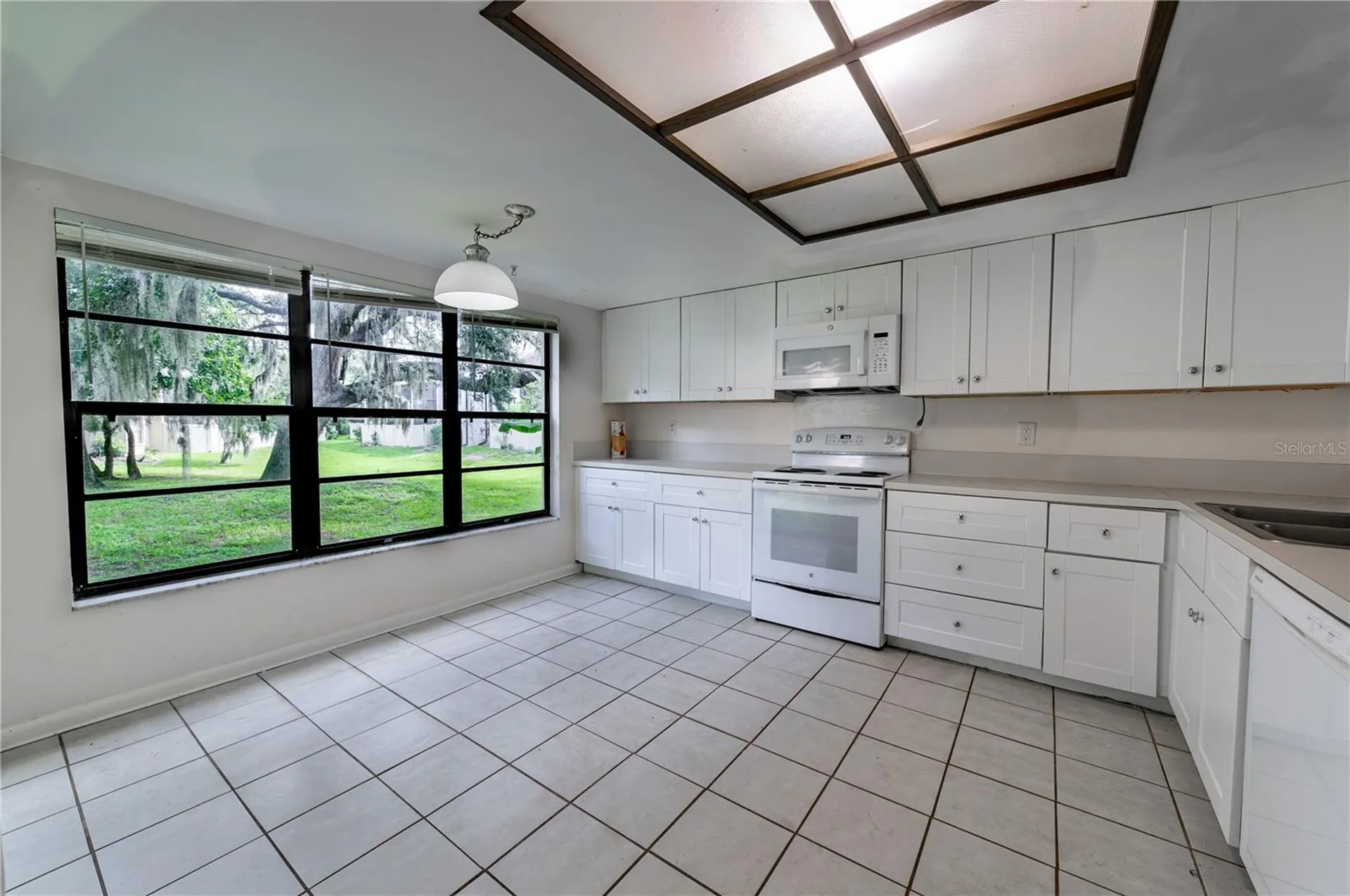 7873 Niagara Avenue Tampa FL 33617