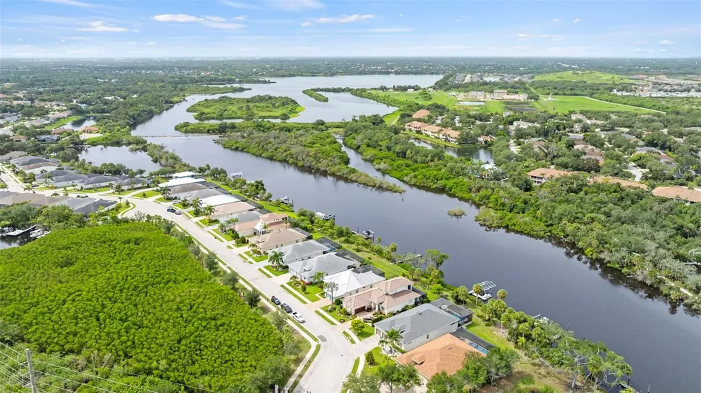 5418 56th Court E Bradenton FL 34203