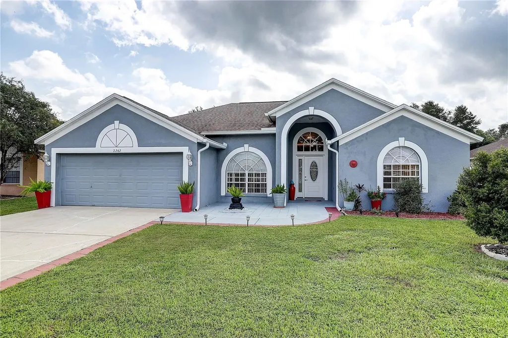 2242 Towering Oaks Circle Seffner FL 33584
