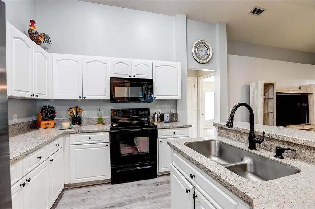 2242 Towering Oaks Circle Seffner FL 33584