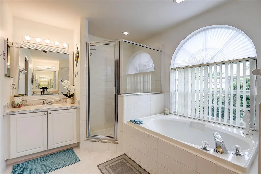 2242 Towering Oaks Circle Seffner FL 33584
