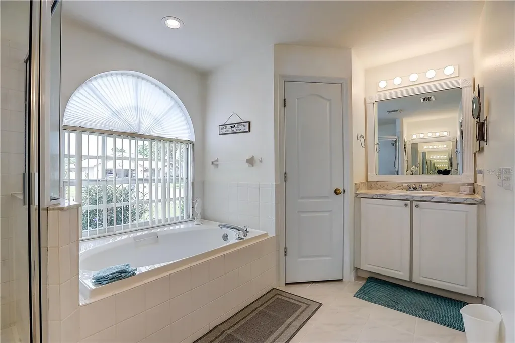 2242 Towering Oaks Circle Seffner FL 33584