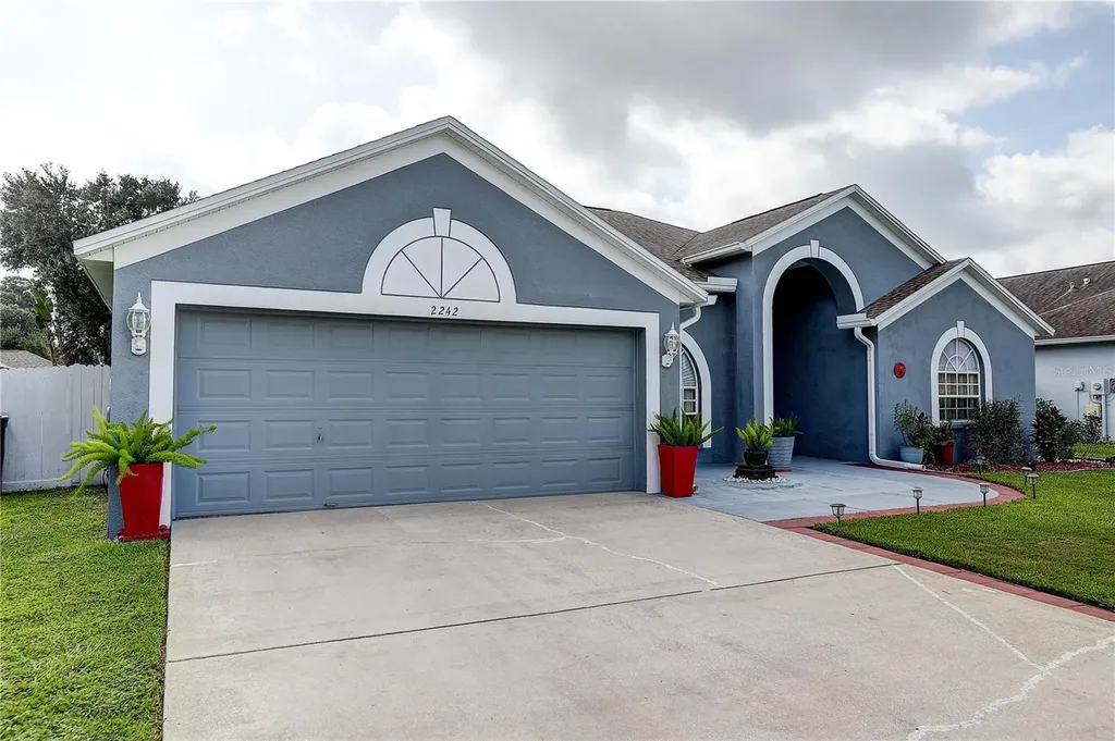 2242 Towering Oaks Circle Seffner FL 33584