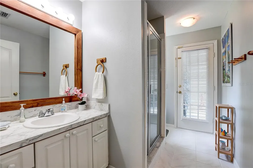 2242 Towering Oaks Circle Seffner FL 33584