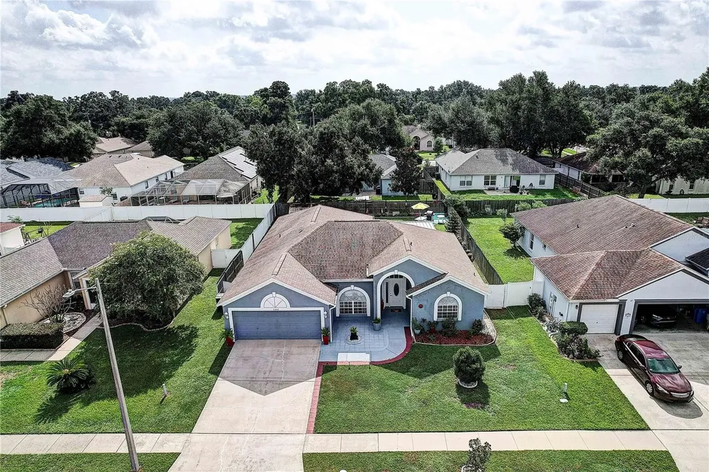 2242 Towering Oaks Circle Seffner FL 33584