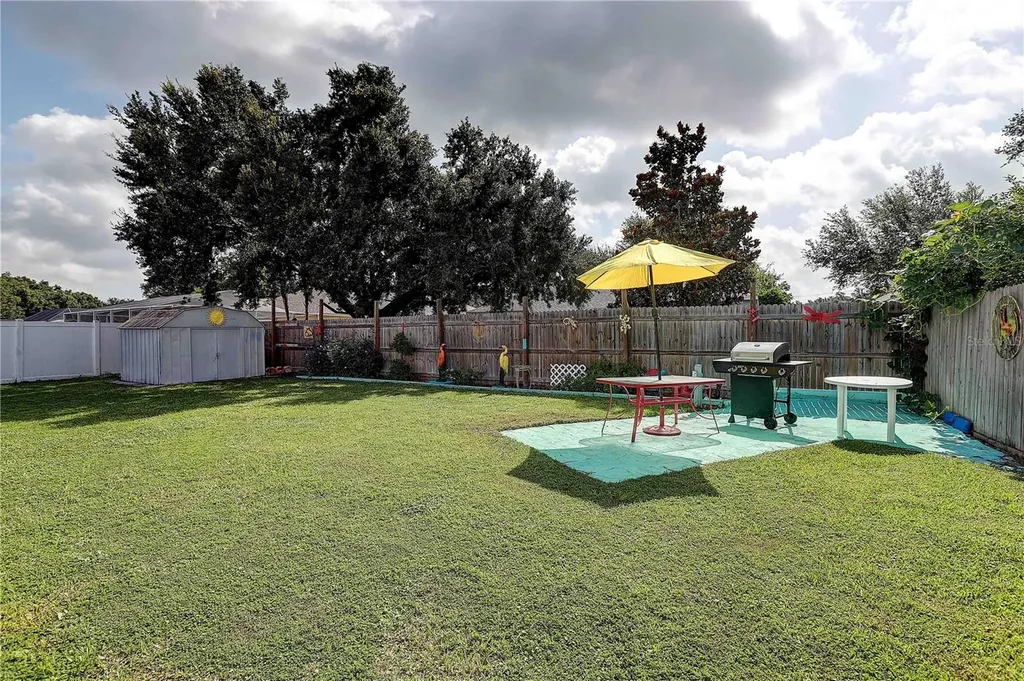 2242 Towering Oaks Circle Seffner FL 33584