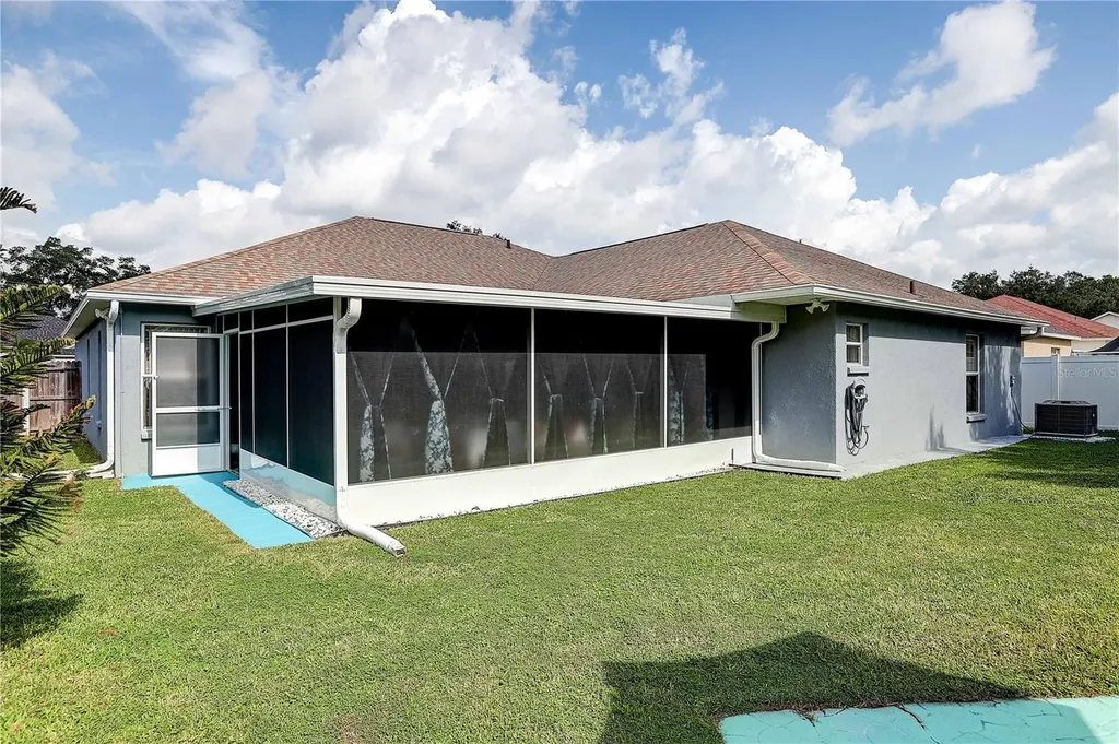 2242 Towering Oaks Circle Seffner FL 33584