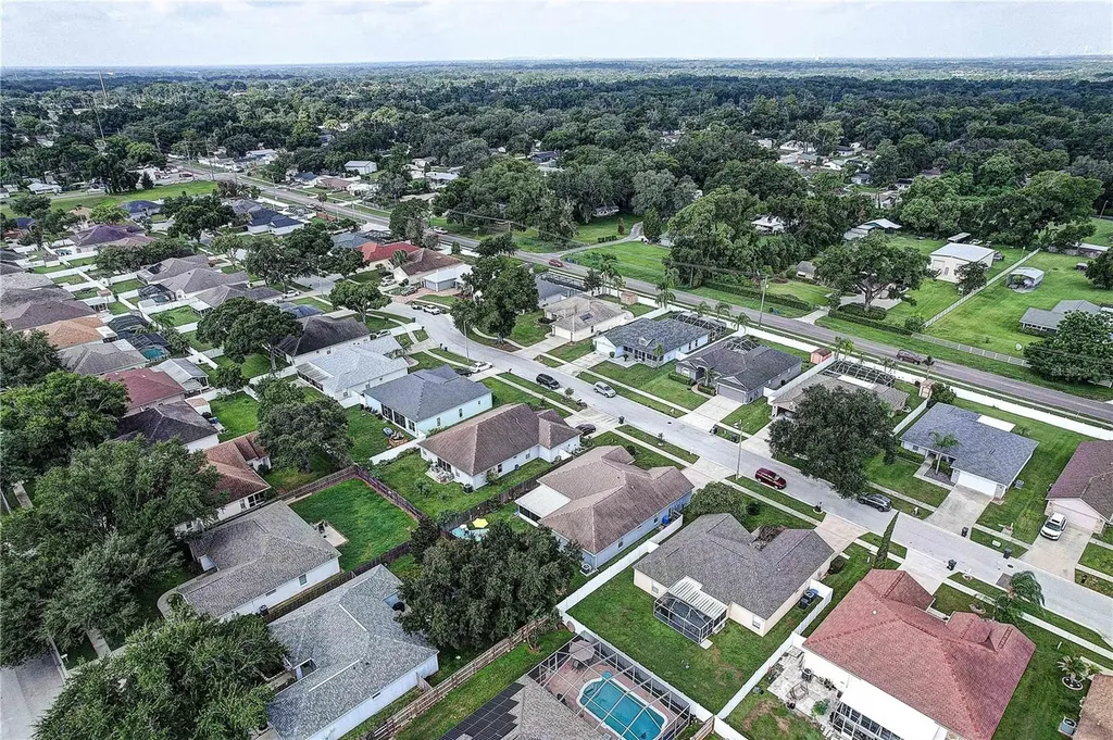 2242 Towering Oaks Circle Seffner FL 33584