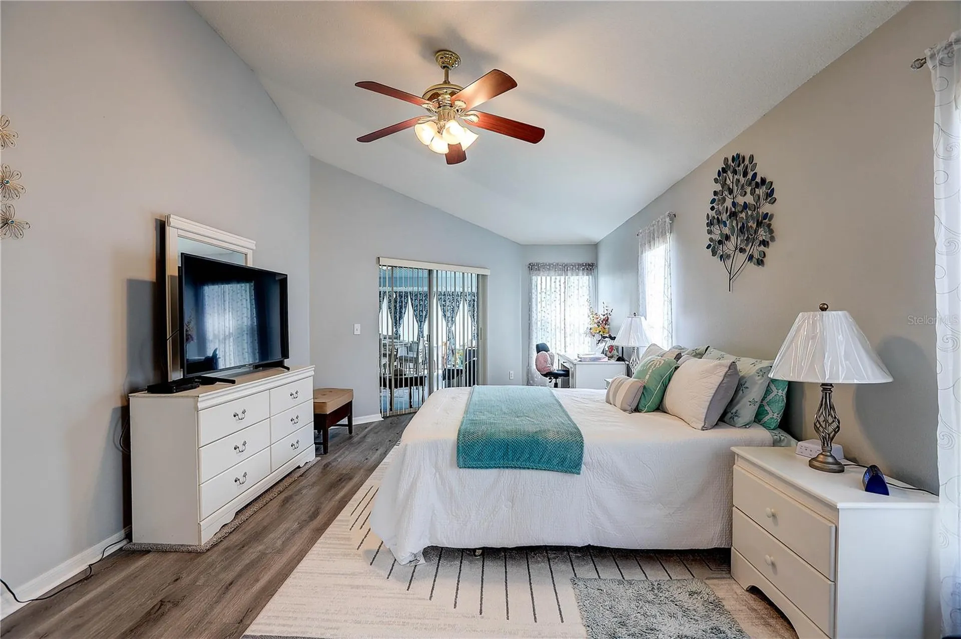 2242 Towering Oaks Circle Seffner FL 33584