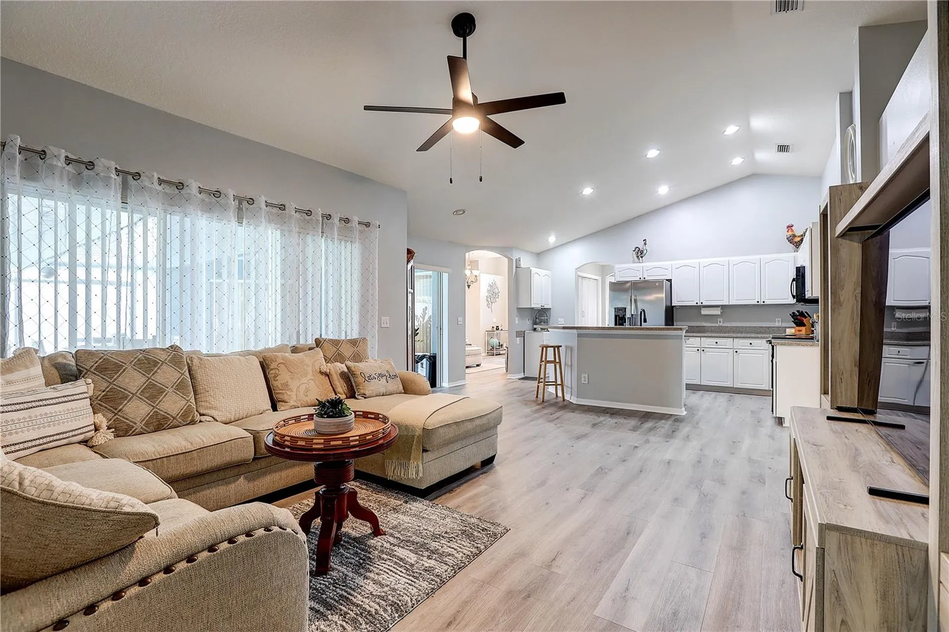 2242 Towering Oaks Circle Seffner FL 33584