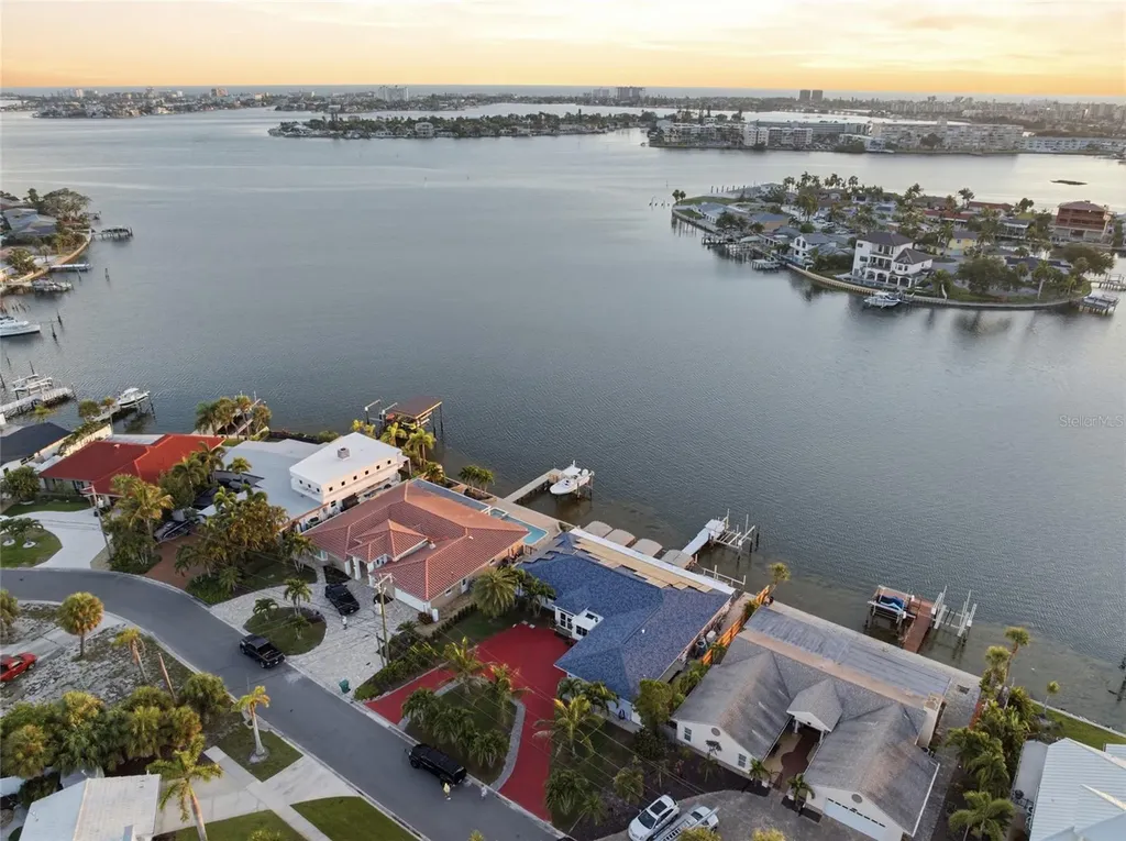 1818 Dolphin Boulevard S St Petersburg FL 33707