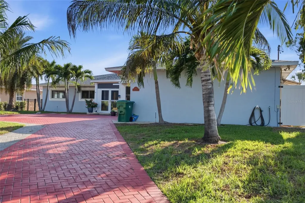 1818 Dolphin Boulevard S St Petersburg FL 33707