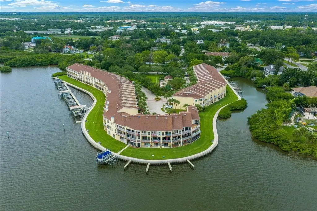 158 Brent Circle Oldsmar FL 34677