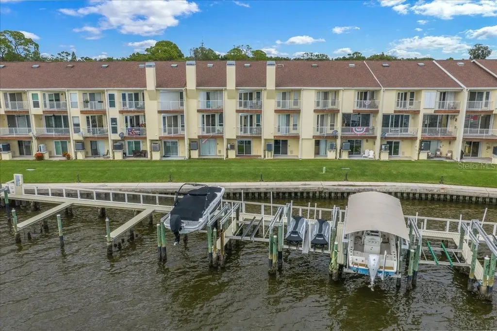 158 Brent Circle Oldsmar FL 34677