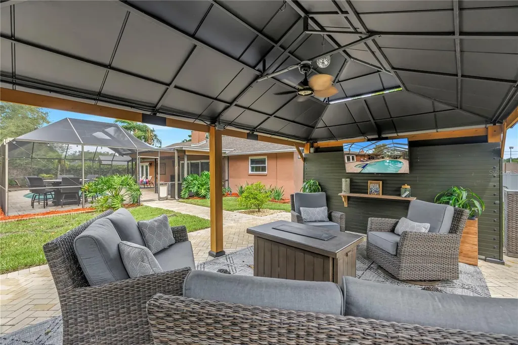 10210 95th Street Seminole FL 33777