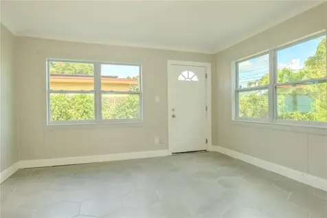 2553 18th Avenue N St Petersburg FL 33713