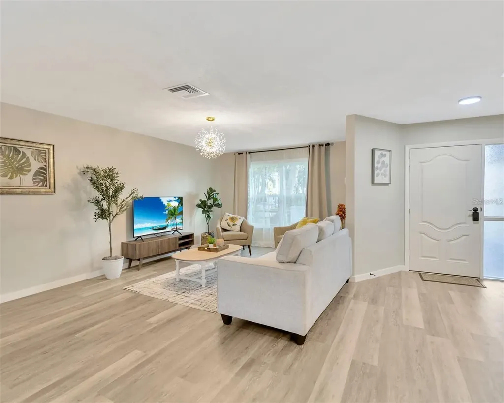 1414 Gulf Road Tarpon Springs FL 34689