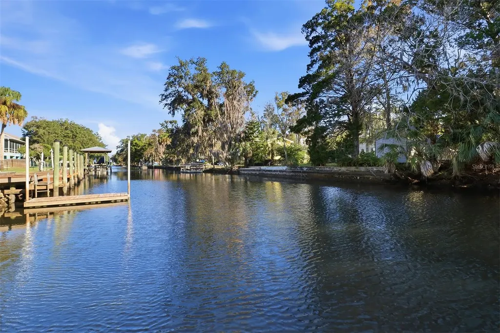 3619 N Suwannee Point Crystal River FL 34428