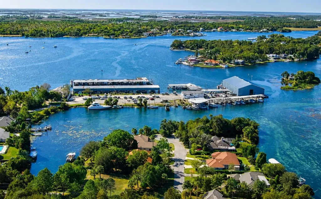 3619 N Suwannee Point Crystal River FL 34428