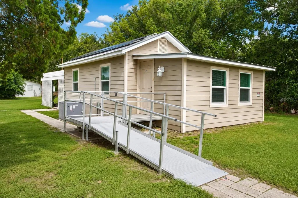 5811 11th Street Zephyrhills FL 33542