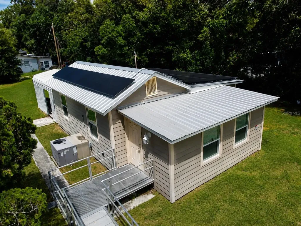 5811 11th Street Zephyrhills FL 33542