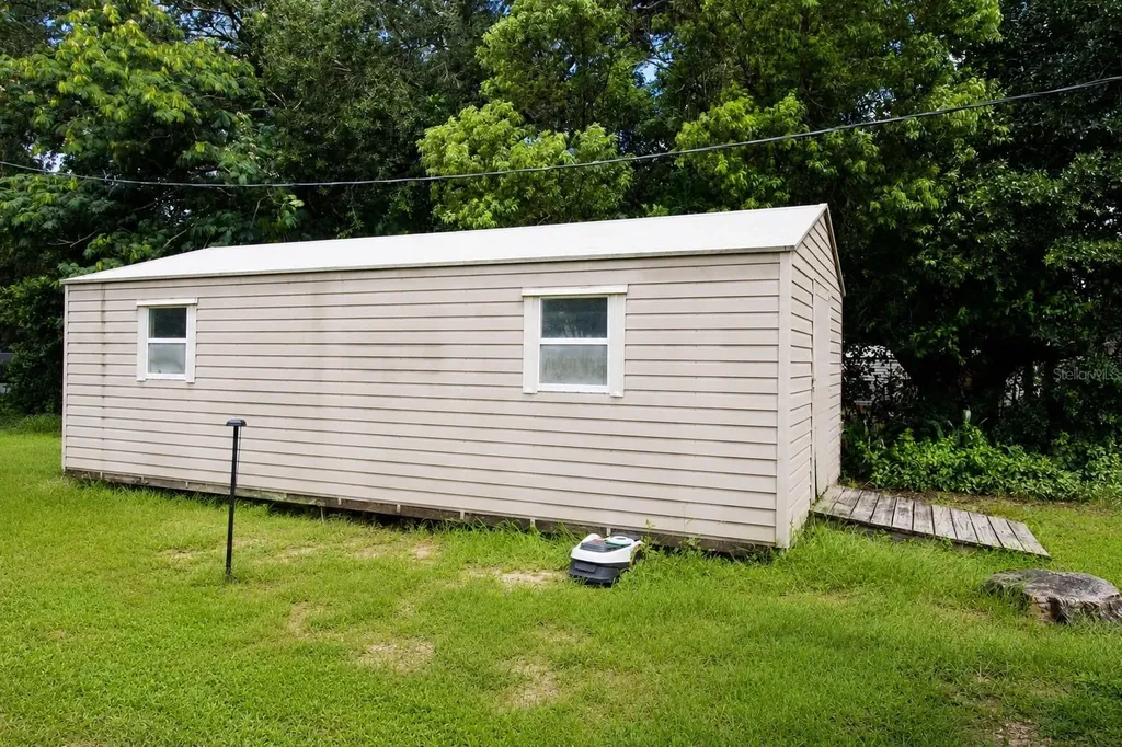 5811 11th Street Zephyrhills FL 33542