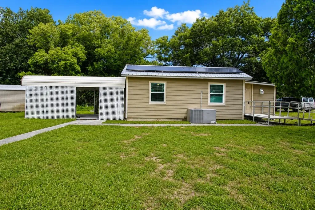 5811 11th Street Zephyrhills FL 33542