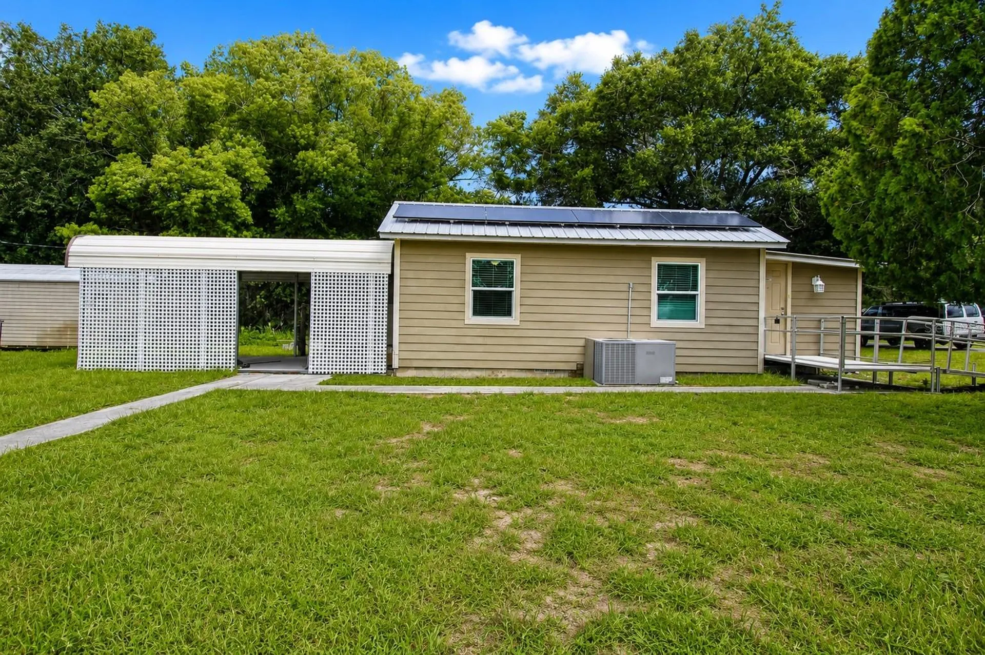 5811 11th Street Zephyrhills FL 33542