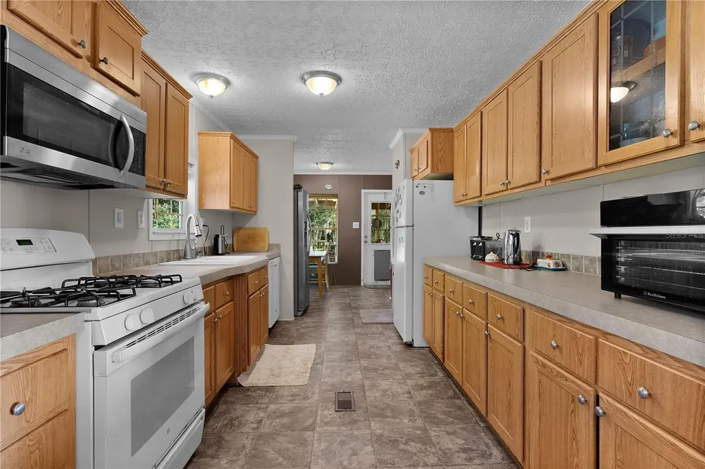 6590 Cr 631 Bushnell FL 33513