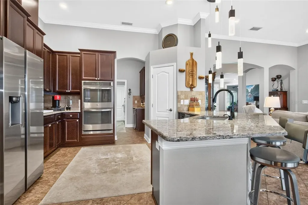 2823 Colewood Lane Dover FL 33527