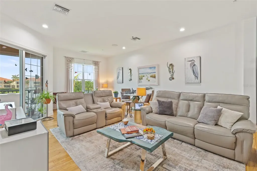10 Franklin Court S St Petersburg FL 33711