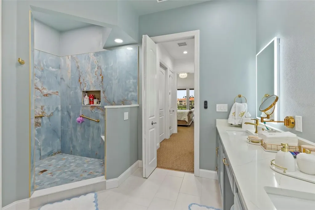 10 Franklin Court S St Petersburg FL 33711