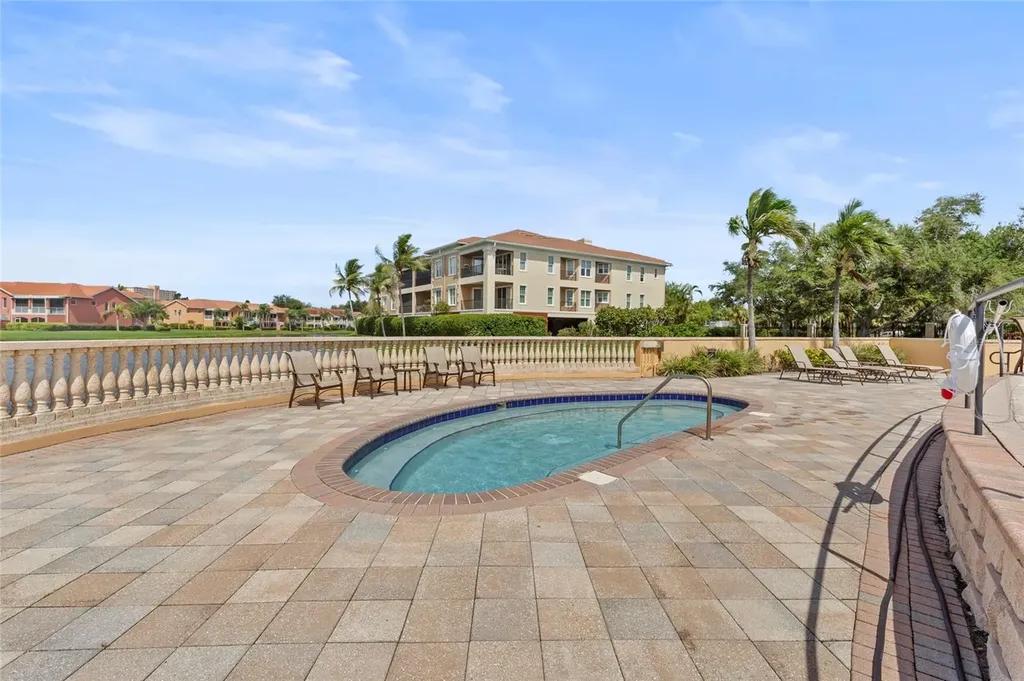 10 Franklin Court S St Petersburg FL 33711