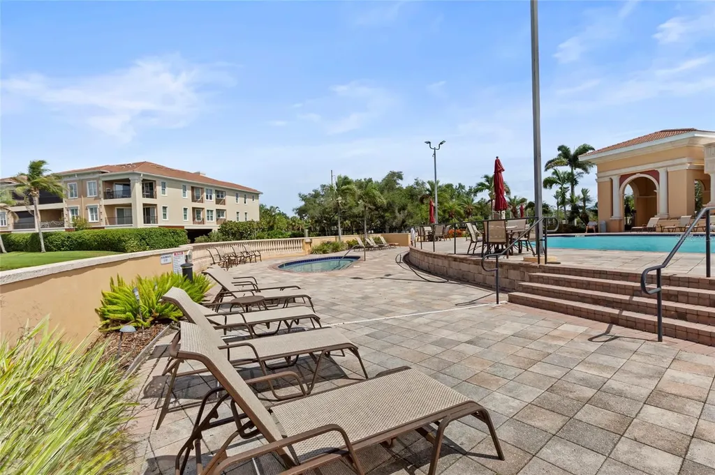 10 Franklin Court S St Petersburg FL 33711