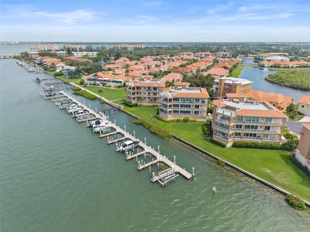 10 Franklin Court S St Petersburg FL 33711